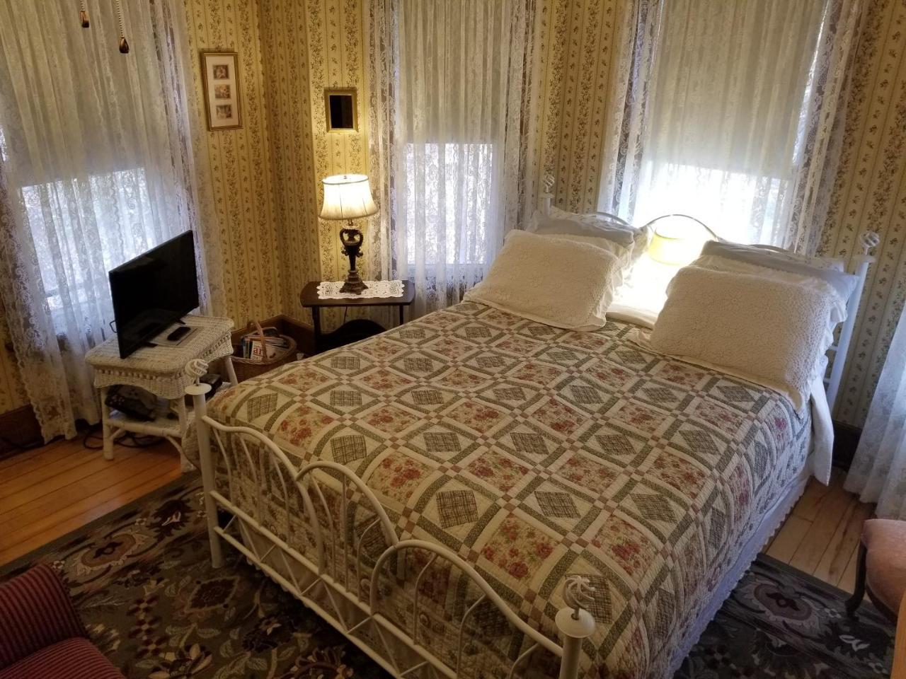 Rose & Thistle Bed & Breakfast Cooperstown Exterior photo